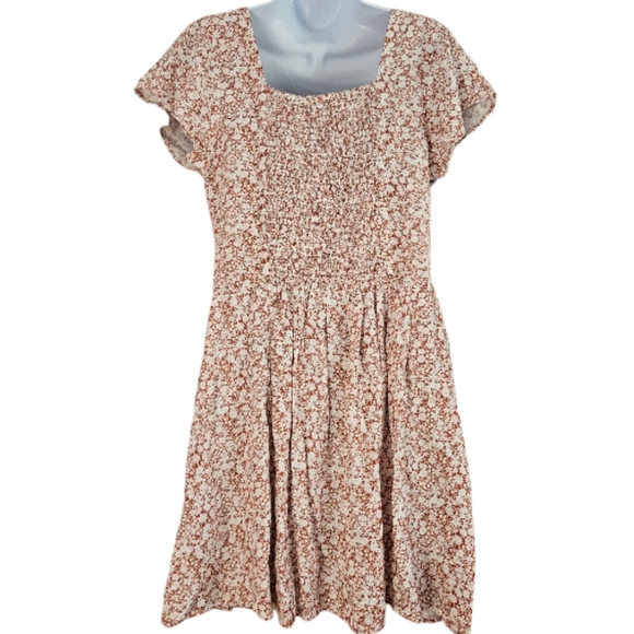 NWOT Abercrombie & Fitch red & white floral smocked fit & flare dress Womens Med - Picture 2 of 8